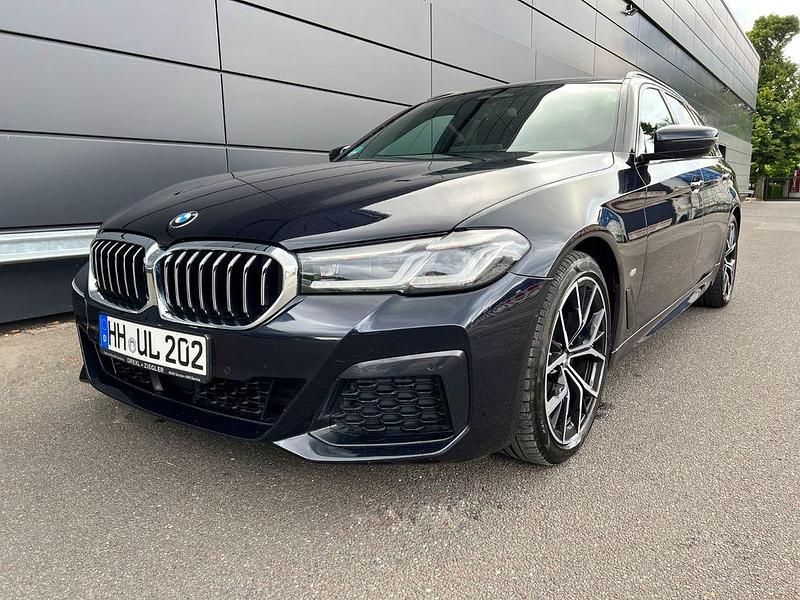 Schwarz Gebraucht 2022 BMW 520 Performance Kombi | 31.500 € (Guter Preis) - Bild 1/4