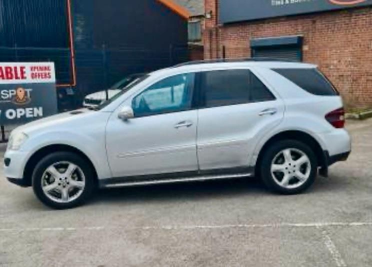 Gebraucht Mercedes ML320 224 PS (164 kW) 2008 Silber SUV