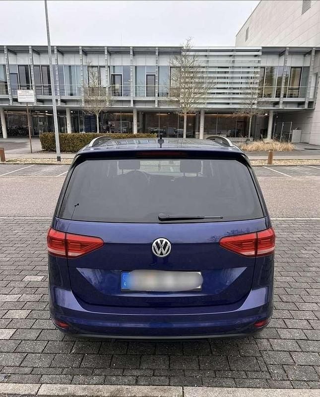 Gebraucht VW Touran Comfortline 150 PS (110 kW) 2019 Blau Van / Kleinbus