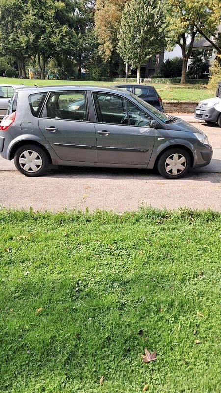 Grau Gebraucht 2006 Renault Mégane GrandTour Avantage Kombi | 1.800 € (Fairer Preis) - Bild 1/4