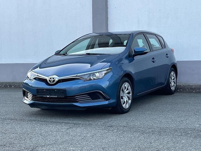 Gebraucht Toyota Auris Cool 99 PS (72 kW) 2017 Blau Limousine