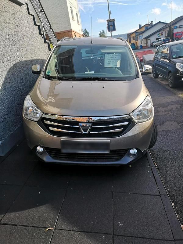 Gebraucht Dacia Lodgy 83 PS (61 kW) 2013 Gold Van / Kleinbus