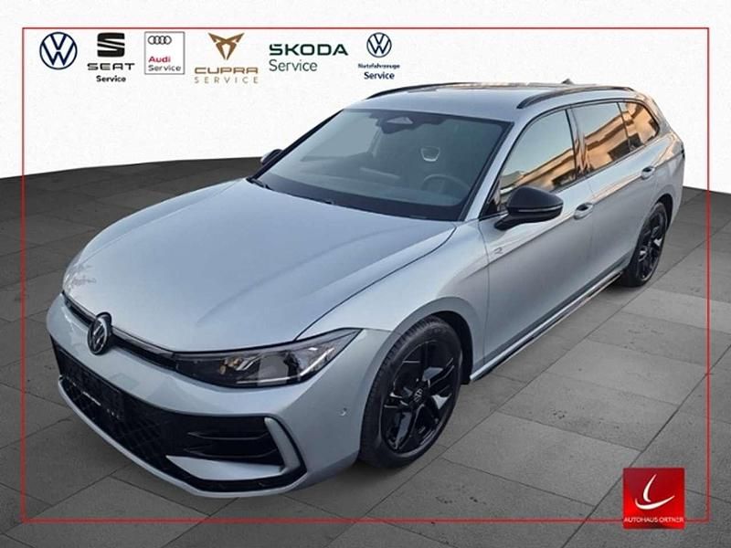 Gebraucht VW Passat R-line 265 PS (194 kW) 2025 Oyster silver metallic Kombi