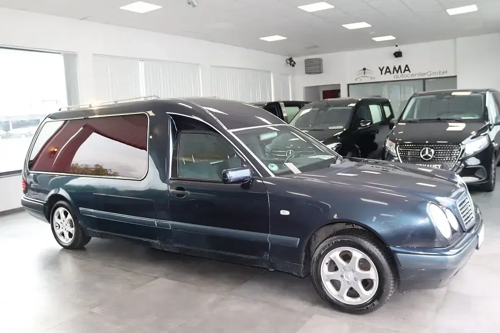 Gebraucht Mercedes E280 204 PS (150 kW) 1998 Blau Limousine