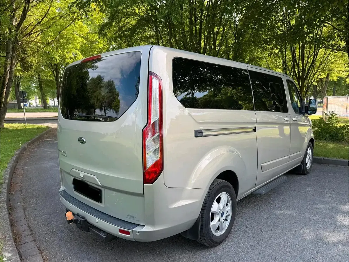 Gebraucht Ford Tourneo Titanium 170 PS (125 kW) 2017 Grau Van / Kleinbus