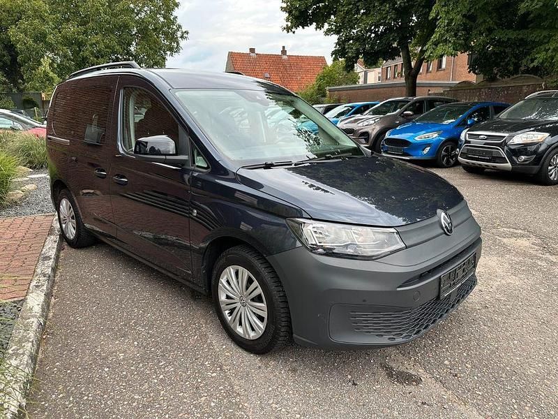Gebraucht VW Caddy Basis 102 PS (75 kW) 2021 Blau Van / Kleinbus