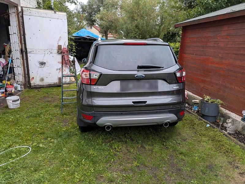 Gebraucht Ford Kuga 150 PS (110 kW) 2018 Grau SUV