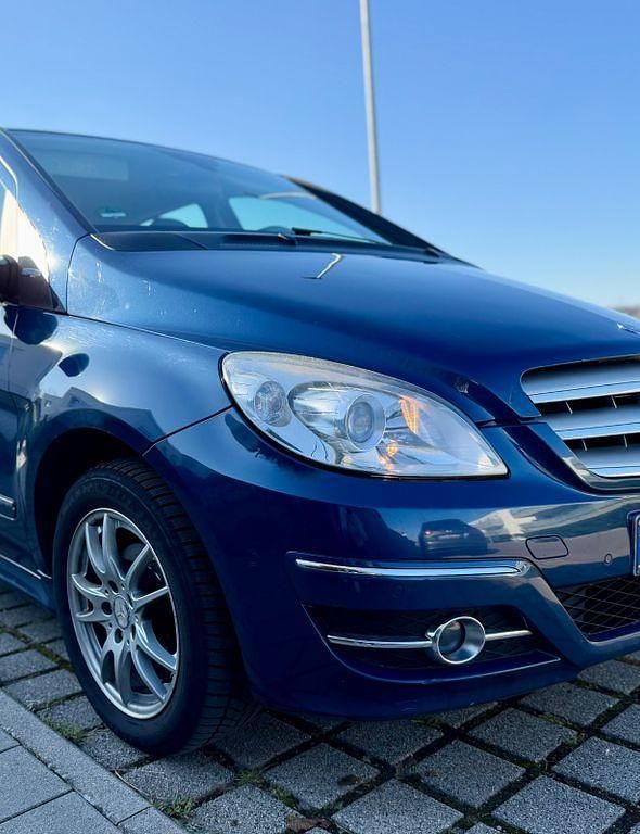 Gebraucht Mercedes B180 116 PS (85 kW) 2010 Blau Van / Kleinbus