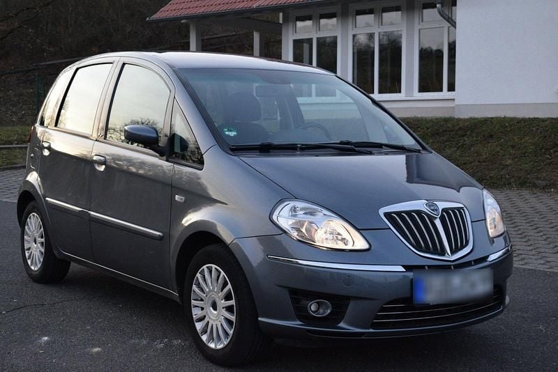 Gebraucht Lancia Musa 95 PS (69 kW) 2008 Grau Van / Kleinbus