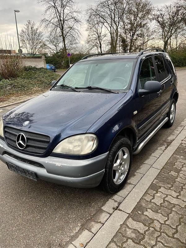 Blau Gebraucht 1998 Mercedes ML320 SUV | 2.450 € (Guter Preis) - Bild 1/4