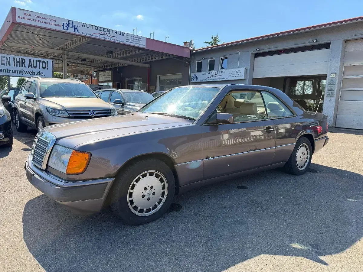 Gebraucht Mercedes 230 132 PS (97 kW) 1991 Braun Coupé