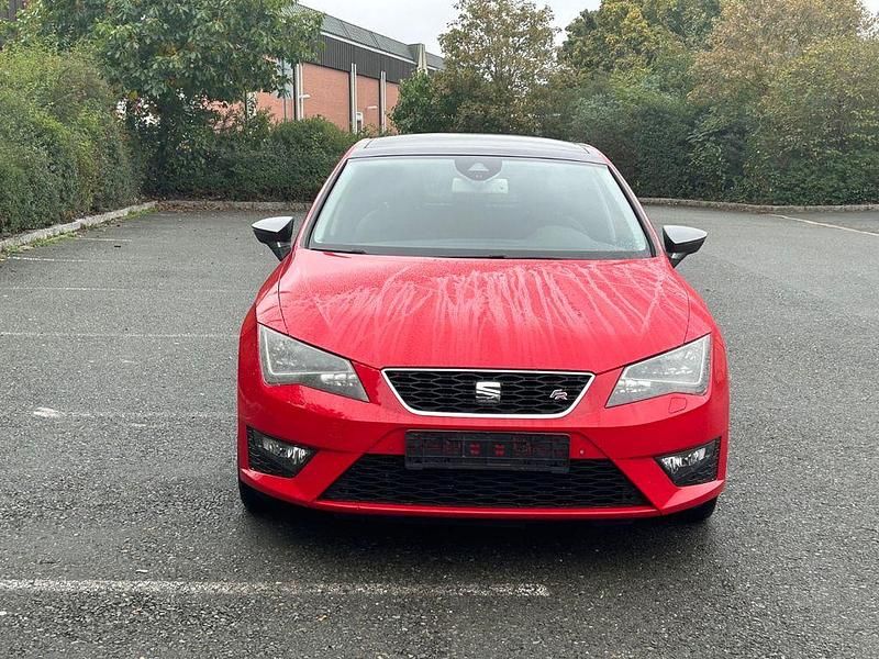 Rot Gebraucht 2013 Seat Leon FR Limousine | 7.200 € (Teuer) - Bild 1/4
