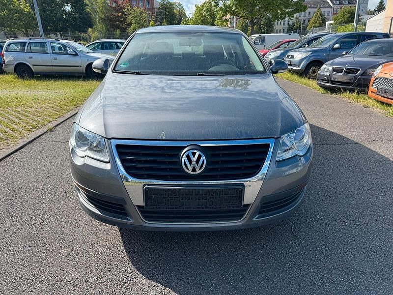 Grau Gebraucht 2007 VW Passat Trendline Limousine | 1.999 € (Superpreis) - Bild 1/4