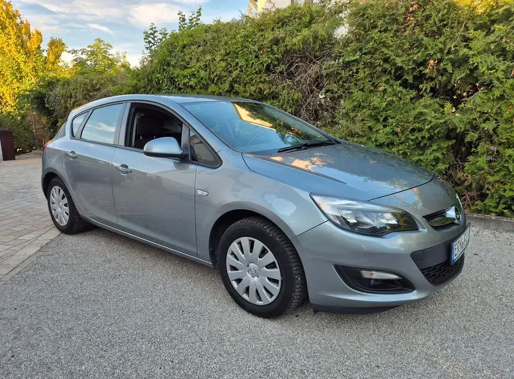 Gebraucht Opel Astra 101 PS (74 kW) 2015 Grau Limousine