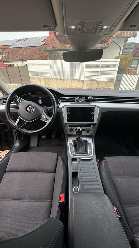 Gebraucht VW Passat 150 PS (110 kW) 2018 Andere farben Kombi