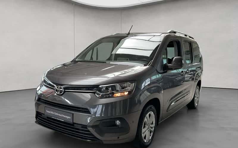 Grau Gebraucht 2021 Toyota Proace Verso City Kombi | 26.850 € (Teuer) - Bild 1/4