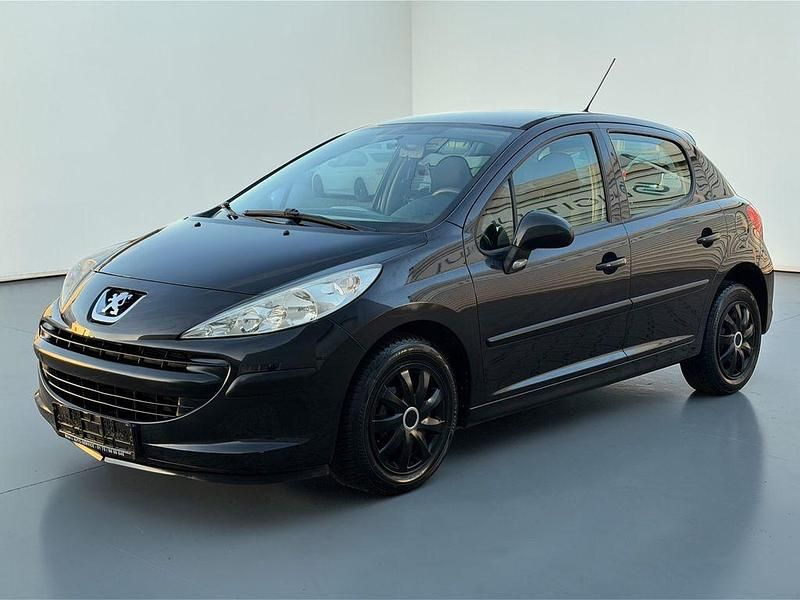 Gebraucht Peugeot 207 Tendance 95 PS (69 kW) 2009 Limousine