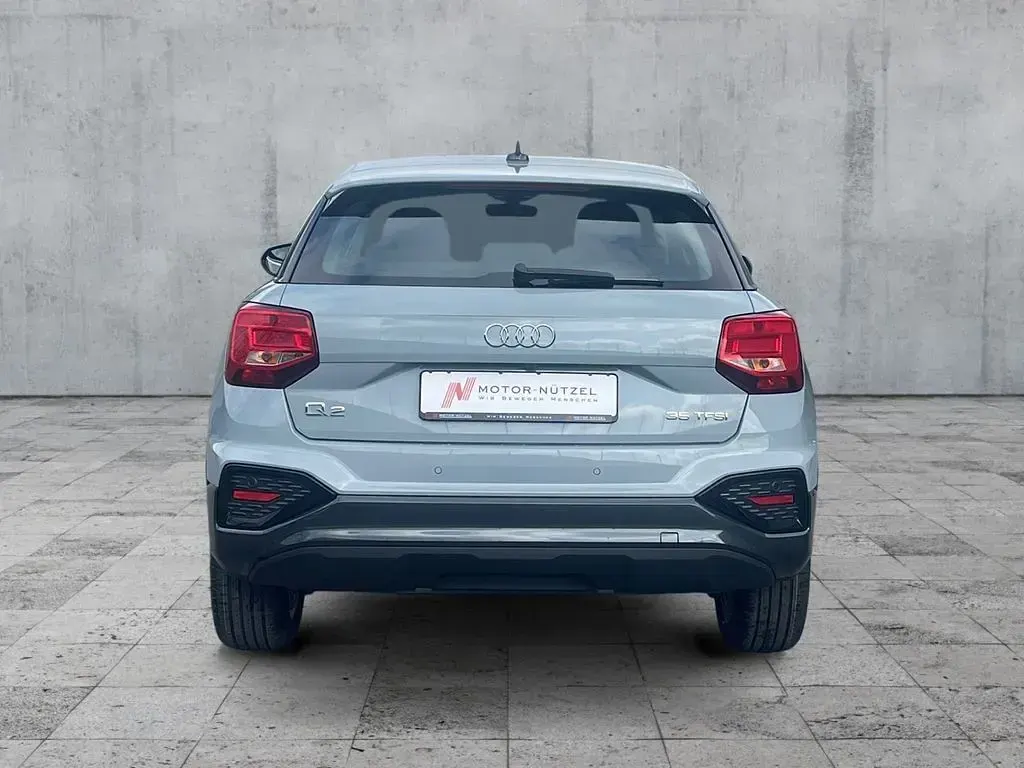 Neu Audi Q2 Advanced 150 PS (110 kW) 2026 Grau SUV