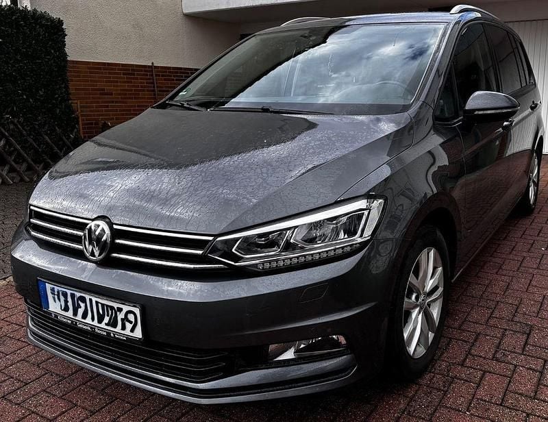 Gebraucht VW Touran Comfortline 110 PS (80 kW) 2016 Grau Van / Kleinbus
