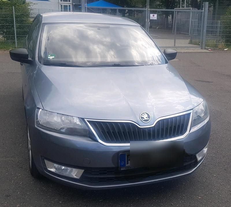 Silber Gebraucht 2013 Skoda Rapid Limousine | 4.300 € (Superpreis) - Bild 1/4