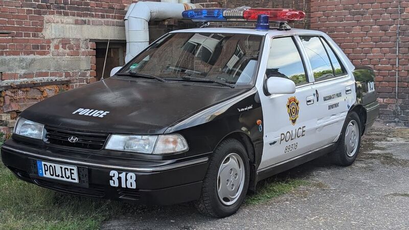 Silber Gebraucht 1994 Hyundai Pony GLS Limousine | 999 € - Bild 1/4