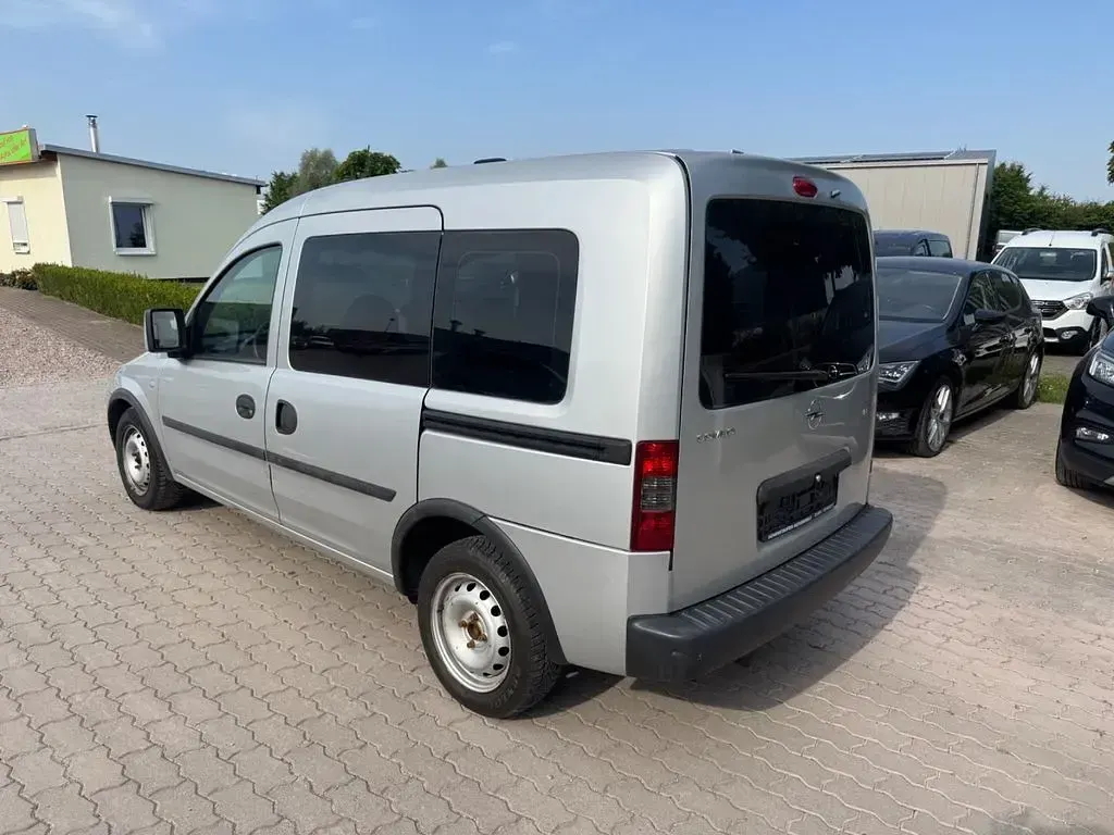 Gebraucht Opel Combo 90 PS (66 kW) 2008 Silber Van / Kleinbus