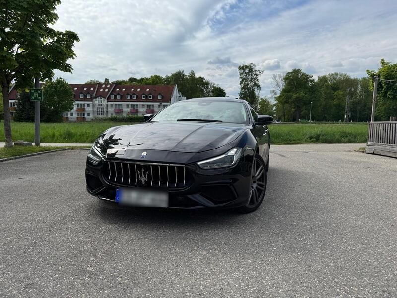 Schwarz Gebraucht 2018 Maserati Ghibli Coupé | 25.900 € (Superpreis) - Bild 1/4