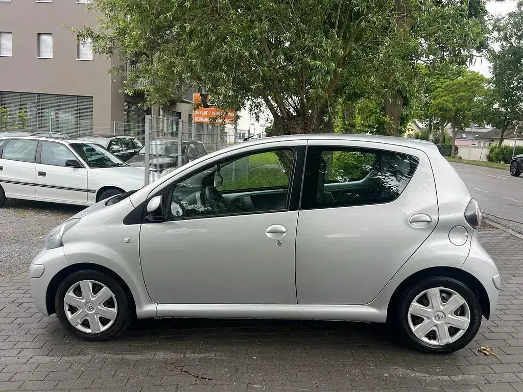Gebraucht Toyota Aygo Cool 68 PS (50 kW) 2012 Silber Kleinwagen