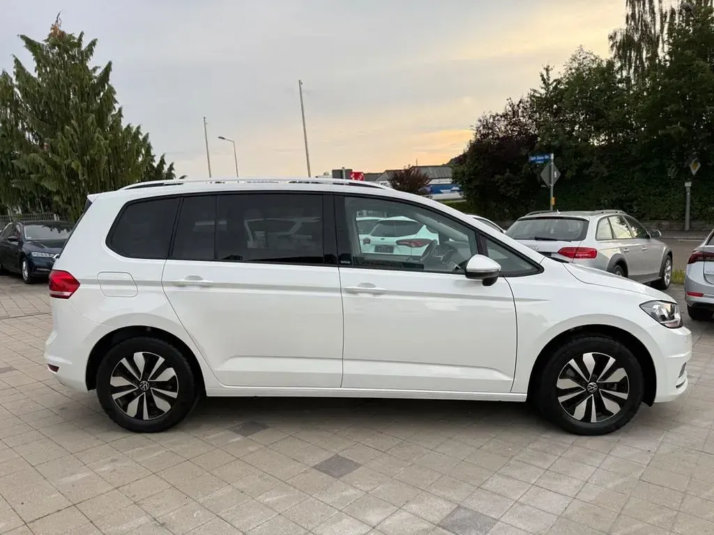 Gebraucht VW Touran Move 150 PS (110 kW) 2024 Weiß Van / Kleinbus