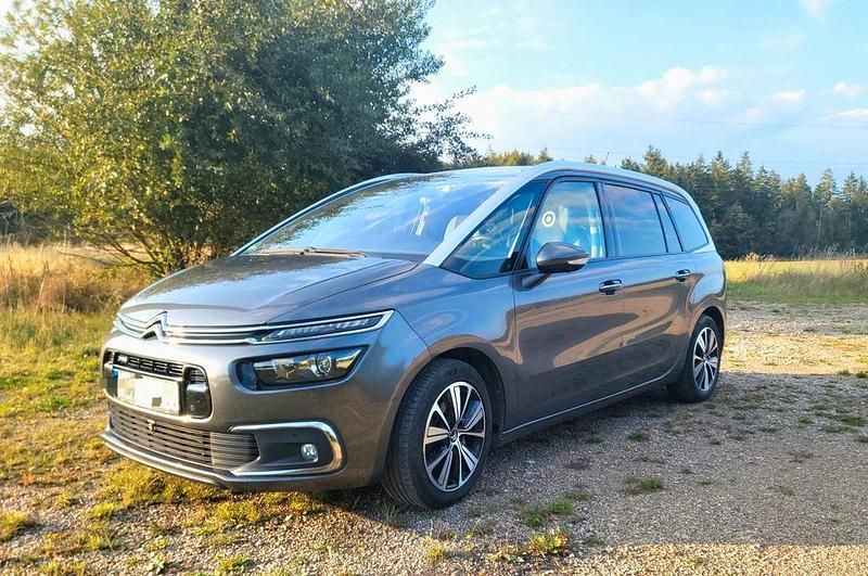 Grau Gebraucht 2017 Citroën Grand C4 Picasso Shine Van / Kleinbus | 10.900 € (Guter Preis) - Bild 1/4