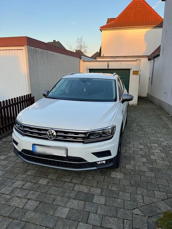 Weiß Gebraucht 2019 VW Tiguan Allspace Highline SUV | 24.990 € (Fairer Preis) - Bild 1/4
