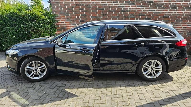 Schwarz Gebraucht 2019 Ford Mondeo Trend Kombi | 13.000 € (Superpreis) - Bild 1/4