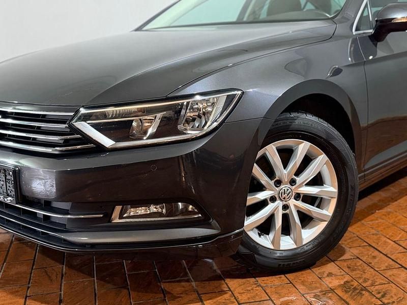 Gebraucht VW Passat 150 PS (110 kW) 2019 Grau Limousine