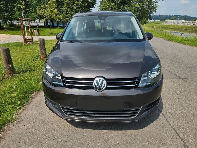 Braun Gebraucht 2016 VW Sharan Ocean Van / Kleinbus | 17.600 € (Fairer Preis) - Bild 1/4