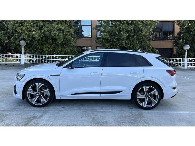 Usata Audi e-tron 300 kW (408 CV) 2022 Bianco SUV