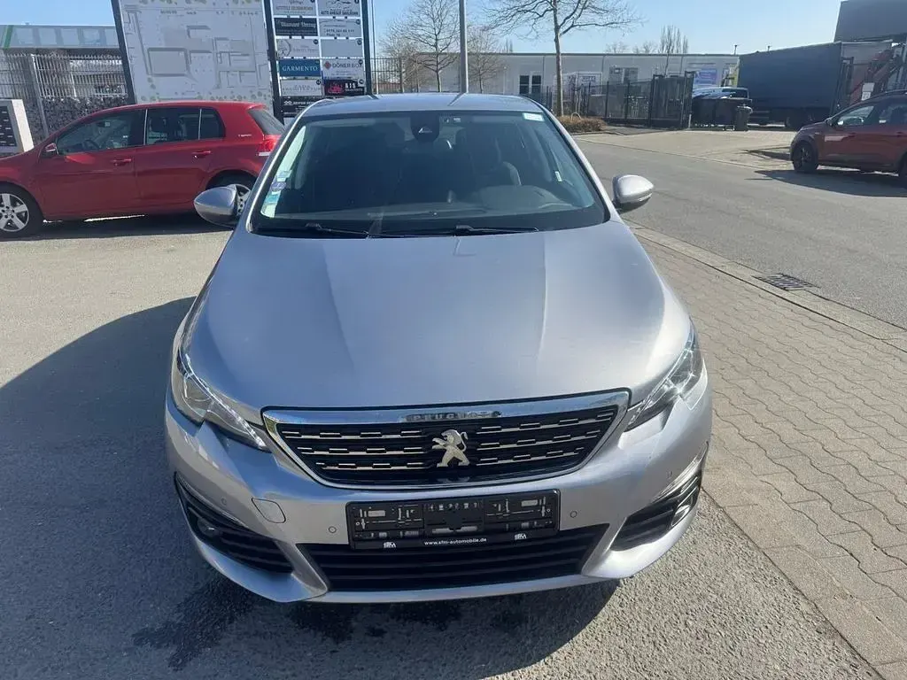 Gebraucht Peugeot 308 Access 131 PS (96 kW) 2020 Silber Limousine