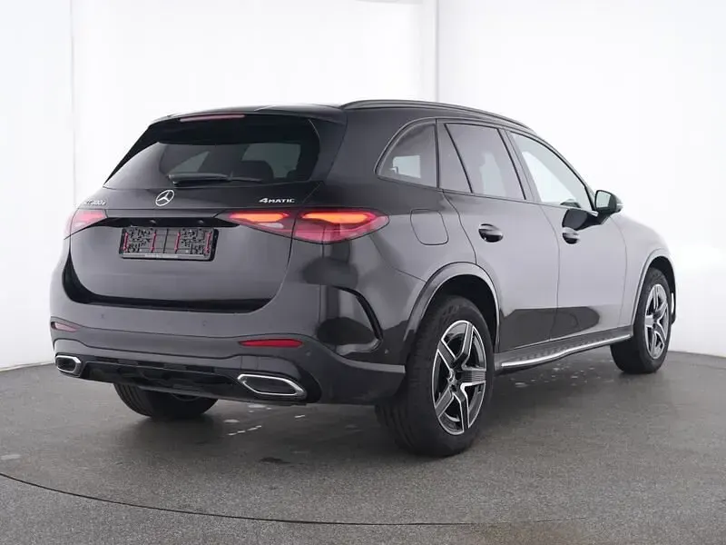 Gebraucht Mercedes GLC300 AMG 204 PS (150 kW) 2025 Metalliclack obsidianschwarz SUV