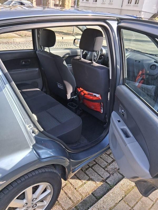 Gebraucht Daihatsu Sirion 91 PS (66 kW) 2011 Grau Kleinwagen