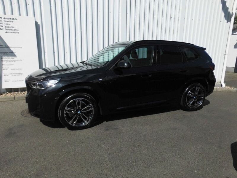 Schwarz Gebraucht 2024 BMW X1 M Sport SUV | 46.790 € (Teuer) - Bild 1/4