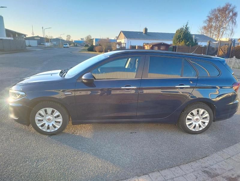 Gebraucht Fiat Tipo 120 PS (88 kW) 2018 Blau Kombi