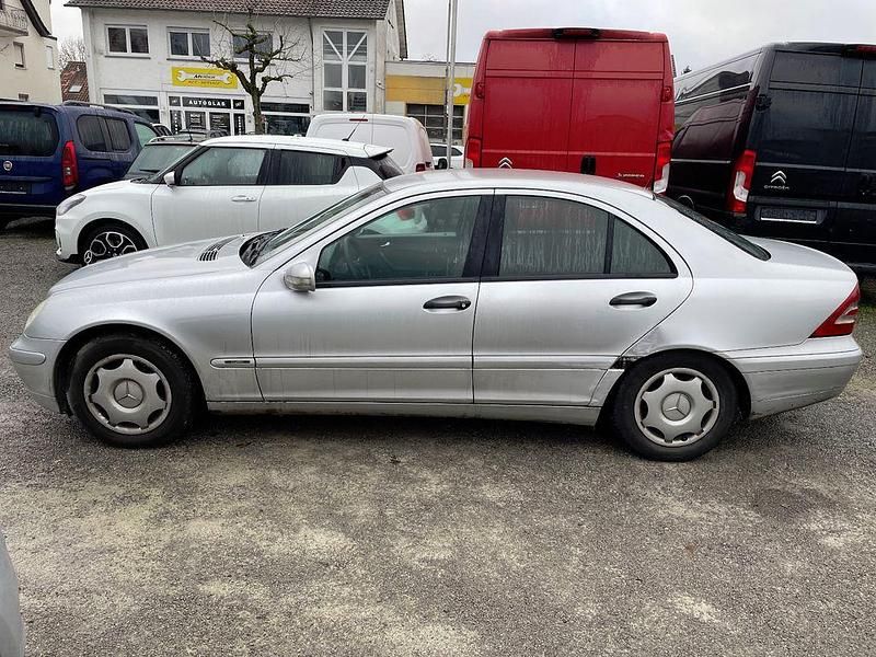 Gebraucht Mercedes C220 Classic 143 PS (105 kW) 2002 Silber Limousine