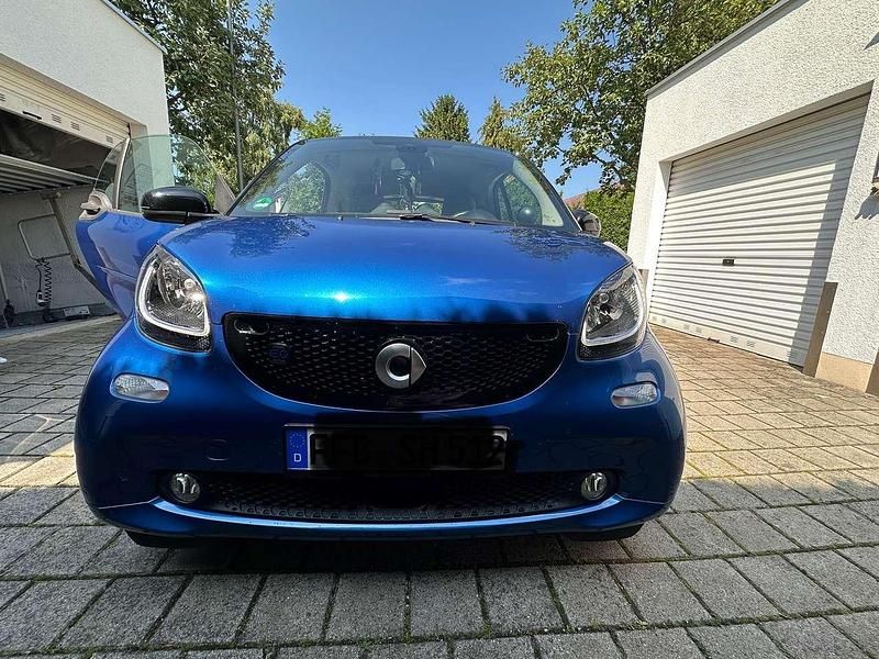 Blau Gebraucht 2019 Smart ForTwo Electric Drive Kleinwagen | 9.900 € (Teuer) - Bild 1/4