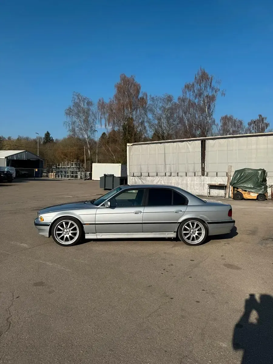 Gebraucht BMW 728 Basis 193 PS (141 kW) 1997 Silber Limousine