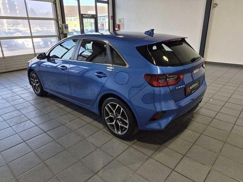 Gebraucht Kia Ceed Spirit 160 PS (117 kW) 2022 Blau Kleinwagen