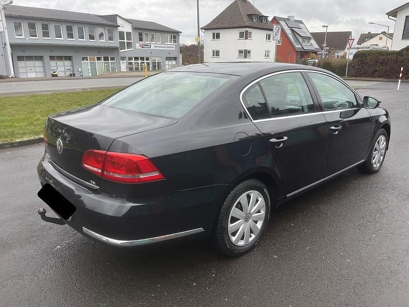 Gebraucht VW Passat Comfortline 122 PS (89 kW) 2011 Schwarz Limousine
