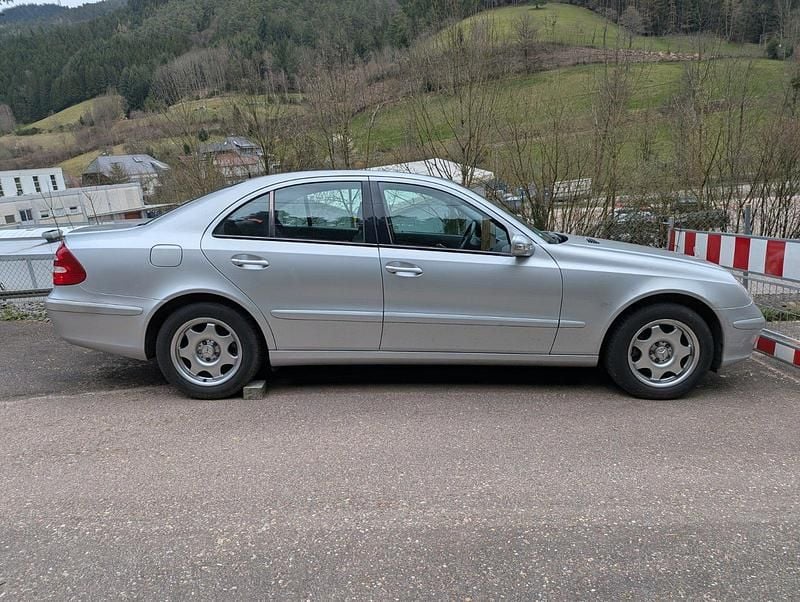 Second-hand Mercedes E280 231 CP (169 kW) 2005 Argintiu Berlinǎ