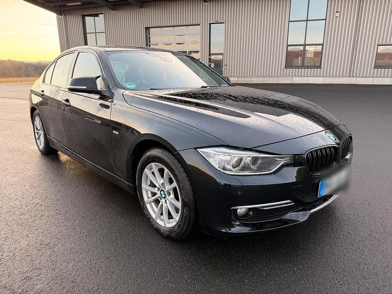Gebraucht BMW 320 Luxury Line 184 PS (135 kW) 2012 Schwarz Limousine