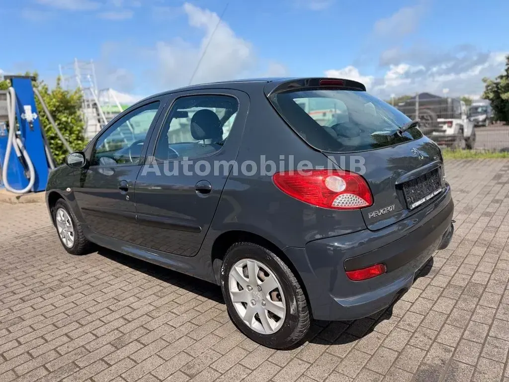 Gebraucht Peugeot 206 Basis 60 PS (44 kW) 2009 Grau Limousine