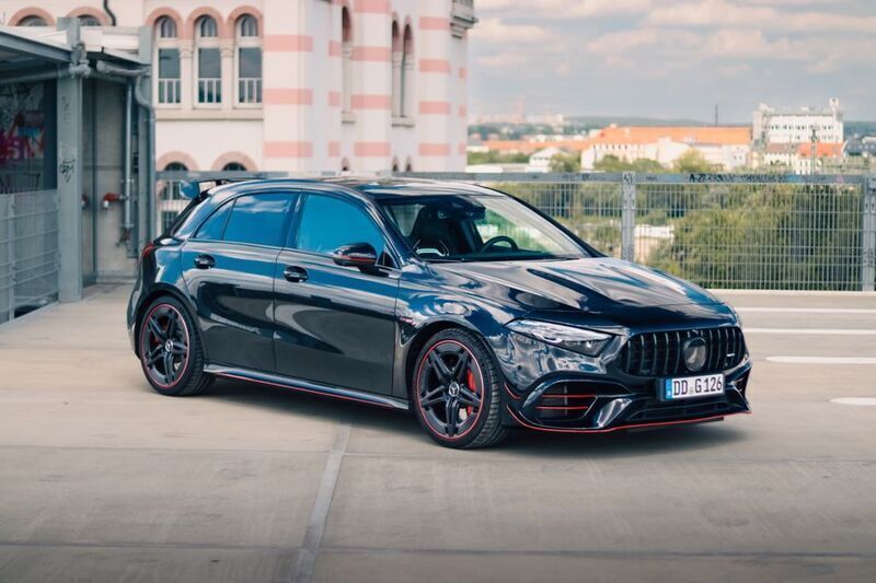 Schwarz Gebraucht 2023 Mercedes A45 AMG AMG Limousine | 59.900 € (Teuer) - Bild 1/4