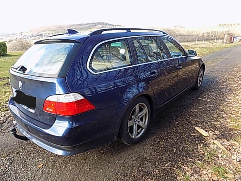 Gebraucht BMW 520 177 PS (130 kW) 2009 Blau Kombi